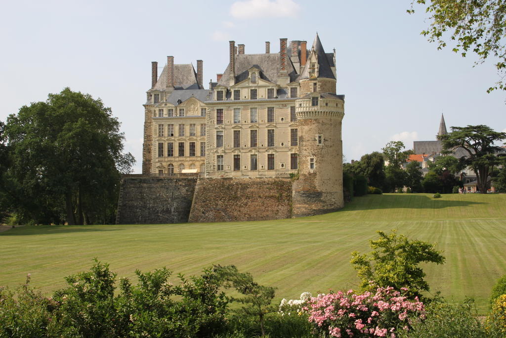 Chateau De Brissac Bed & Breakfast ภายนอก รูปภาพ